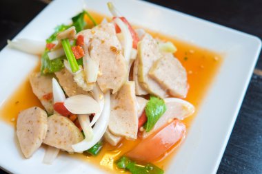 acılı sosis salata