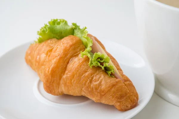 Sandwich de croissant —  Fotos de Stock