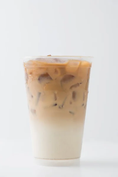 Caffè freddo con ghiaccio in vetro — Foto Stock