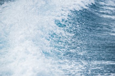 Deniz dalga köpüğü ile