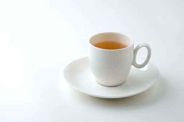 Weiße Tasse Tee — Stockfoto