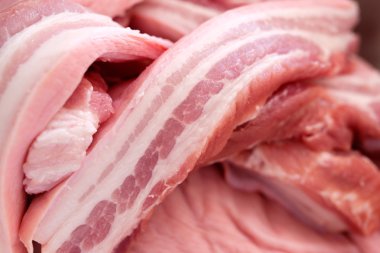 pişmemiş domuz yağı