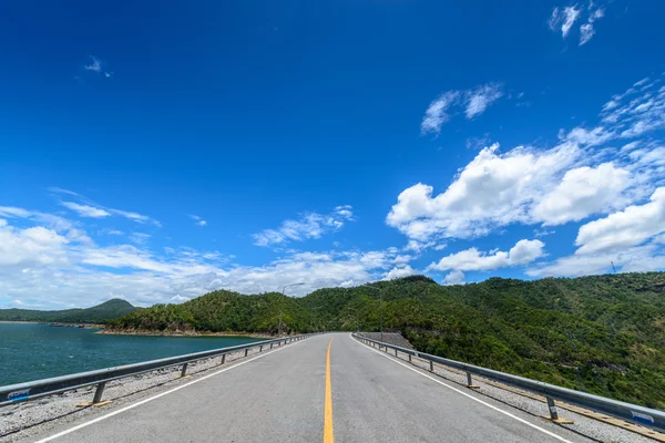 Dağ yolu — Stok fotoğraf