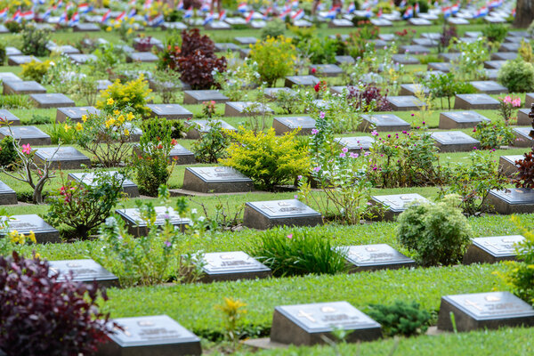 kanchanaburi war cemetery