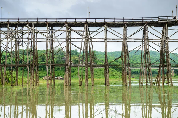 Holzbrücke — Stockfoto