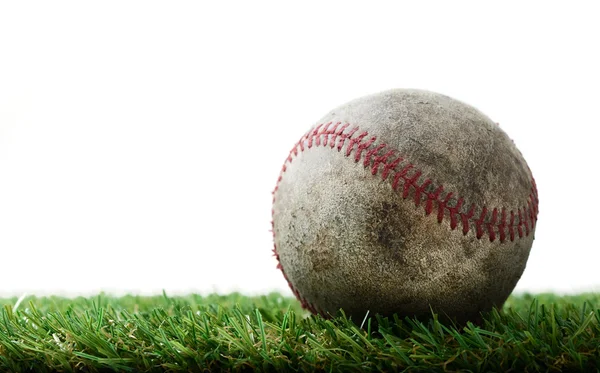 Baseball på gräs — Stockfoto
