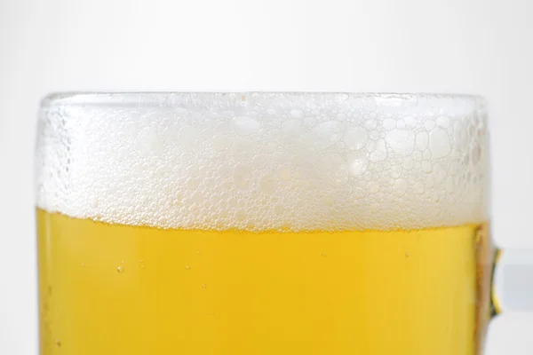 Pivo sklo na bílém pozadí — Stock fotografie