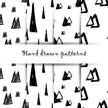 Dört Dikişsiz desen seti. Siyah ve beyaz çizilmiş dokuları ver. Minimalist doodle öğeleri