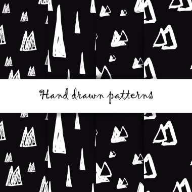 Dört Dikişsiz desen seti. Siyah ve beyaz çizilmiş dokuları ver. Minimalist doodle öğeleri