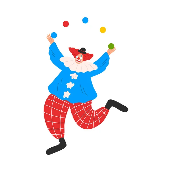 Смеющийся смешной клоун в костюмах жонглирует красочными мячами во время выступления в цирке — стоковый вектор