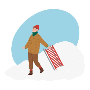 Sıcak kışın mutlu çocuğu. Rahat giysiler içinde kızak taşıyor.