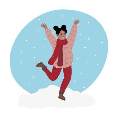 Sıcak kış kıyafetleri içinde mutlu siyah kız kışın açık havada kar yağışı seyrediyor.