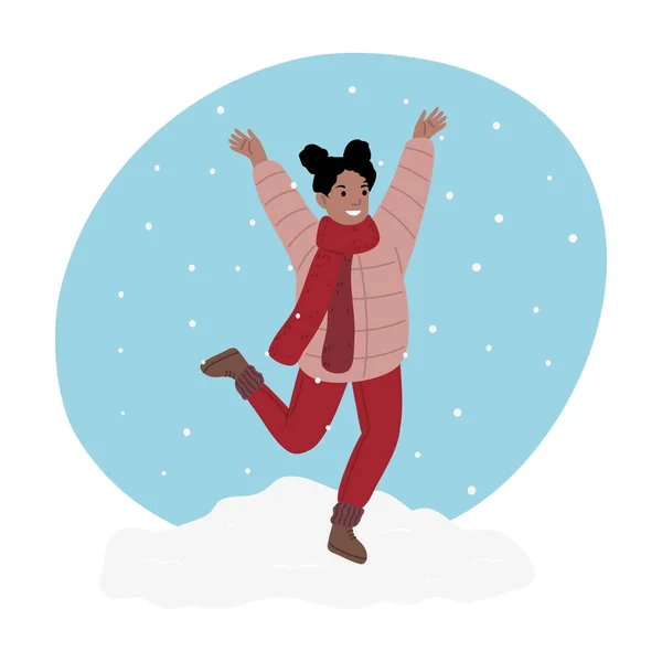 Menina preta feliz no inverno quente roupas confortáveis desfrutando de queda de neve ao ar livre no inverno — Vetor de Stock