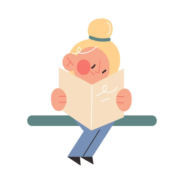 Lächelndes kleines blondes Mädchen sitzt und genießt das Lesen von Büchern — Stockvektor