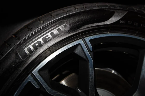 Fechar Novo Pneu Pirelli Zero — Fotografia de Stock