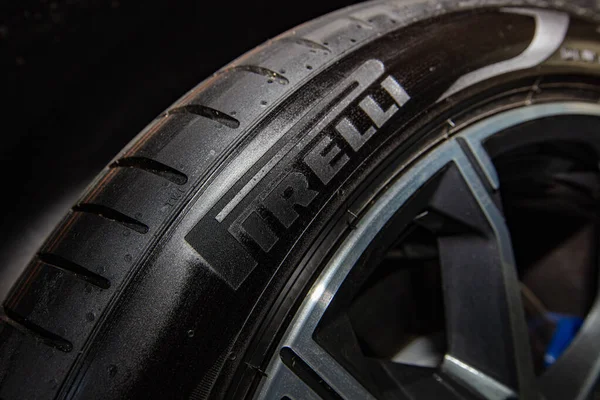 Detailní Záběr Nové Pneumatiky Pirelli Zero — Stock fotografie