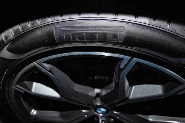 새로운 타이어의 클로즈업 — 스톡 사진