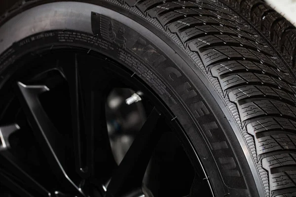 关闭新的Michelin轮胎 — 图库照片