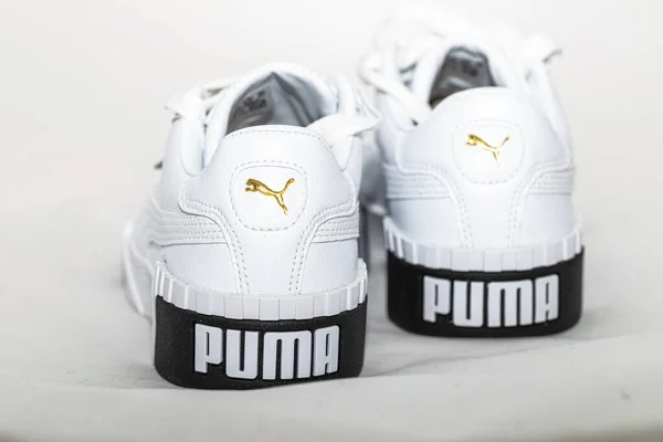 Lviv Ουκρανία Νοεμβρίου 2020 Λευκά Πάνινα Παπούτσια Puma — Φωτογραφία Αρχείου