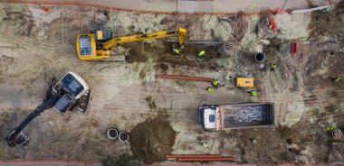 Lviv, Ukrayna - 25 Kasım 2020: Shevchenko Caddesi 'ndeki yol onarımı. Lviv, Ukrayna 'da