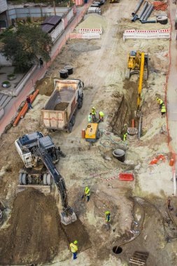 Lviv, Ukrayna - 25 Kasım 2020: Shevchenko Caddesi 'ndeki yol onarımı. Lviv, Ukrayna 'da