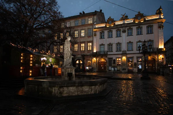 Fonte Diana Praça Mercado Lviv Noite — Fotografia de Stock