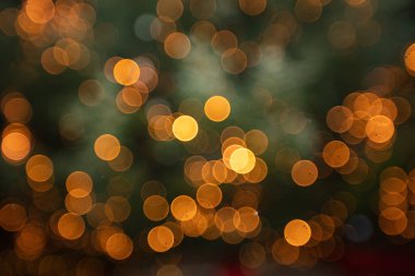 Noel ağacında mavi ışıklar