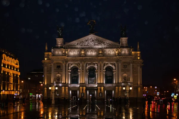 Lviv Casa Ópera Anoitecer Depois Chuva — Fotografia de Stock