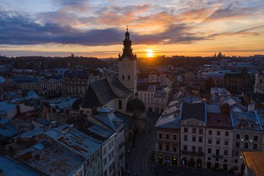 Lviv, Ukrayna - 25 Ağustos 2020: İHA 'dan Ukrayna' nın Lviv kentindeki Latin Katedrali