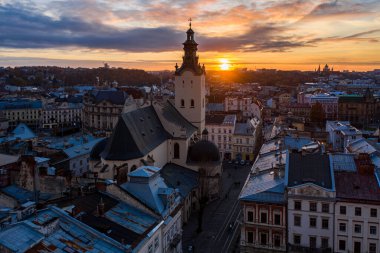 Lviv, Ukrayna - 25 Ağustos 2020: İHA 'dan Ukrayna' nın Lviv kentindeki Latin Katedrali