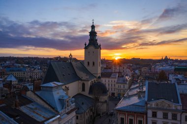 Lviv, Ukrayna - 25 Ağustos 2020: İHA 'dan Ukrayna' nın Lviv kentindeki Latin Katedrali