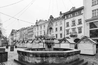 Lviv, Ukrayna - 10 Ocak 2021: COVID-19 Karantinası sırasında Lviv Christmas Market 2021