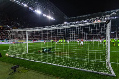 Lviv, Ukrayna - 14 Nisan 2016: UEFA Avrupa Ligi, FC Shakhtar Donetsk (Ukrayna) - SC Braga (Portekiz) SC Braga kalecisi penaltıyı kaçırdı