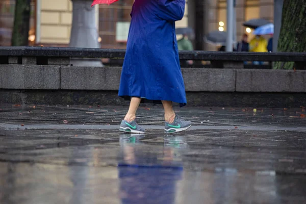 Lviv Ukraine September 2020 Senior Woman Wearing Nike Sneakers Red — Stock Photo, Image