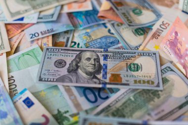 Dolar ve avro banknotları