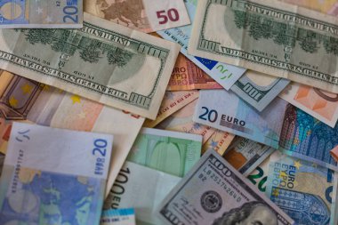 Dolar ve avro banknotları