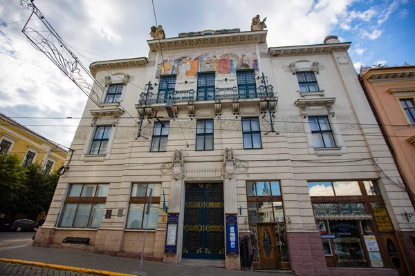 CHERNIVTSI, UKRAINE - 16 Haziran 2017: Chernivtsi Sanat Müzesi