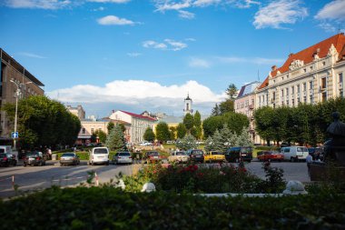 CHERNIVTSI, UKRAINE - 16 Haziran 2017: Chernivtsi Caddesi