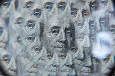 Benjamin Franklin, 100 dolarlık banknotla kaleydoskop prizmasından tasarım amaçlı.