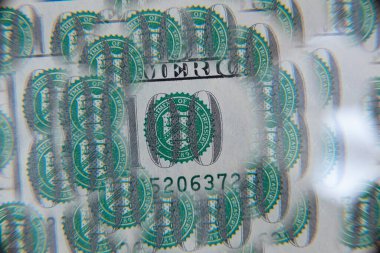 Tasarım amaçlı kaleydoskop prizması üzerinden 100 dolarlık banknot