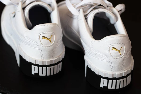 Lviv Ucrania Abril 2021 Zapatillas Blancas Puma —  Fotos de Stock