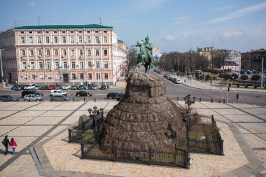 Kyiv, Ukrayna - 1 Nisan 2021: Kyiv 'deki Bohdan Khmelnytskyi Anıtı