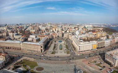 Kyiv, Ukrayna - 1 Nisan 2021: Kyiv 'deki Bağımsızlık Meydanı