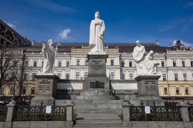 Kyiv, Ukrayna - 1 Nisan 2021: Prenses Olga Anıtı, Aziz Andrew, Aziz. Cyril ve Methodius