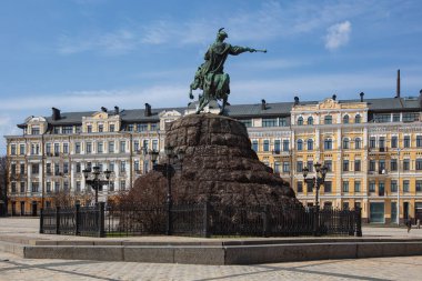 Kyiv, Ukrayna - 1 Nisan 2021: Kyiv 'deki Bohdan Khmelnytskyi Anıtı