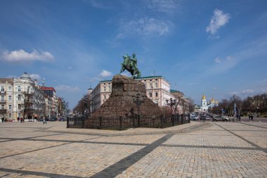Kyiv, Ukrayna - 1 Nisan 2021: Kyiv 'deki Bohdan Khmelnytskyi Anıtı