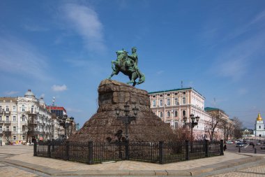 Kyiv, Ukrayna - 1 Nisan 2021: Kyiv 'deki Bohdan Khmelnytskyi Anıtı
