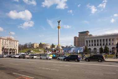 Kyiv, Ukrayna - 1 Nisan 2021: Kyiv 'deki Bağımsızlık Anıtı