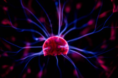 Plazma lambası ve küreye yakın çekim