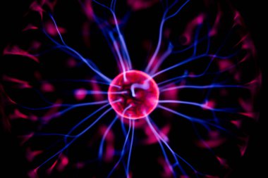 Plazma lambası ve küreye yakın çekim